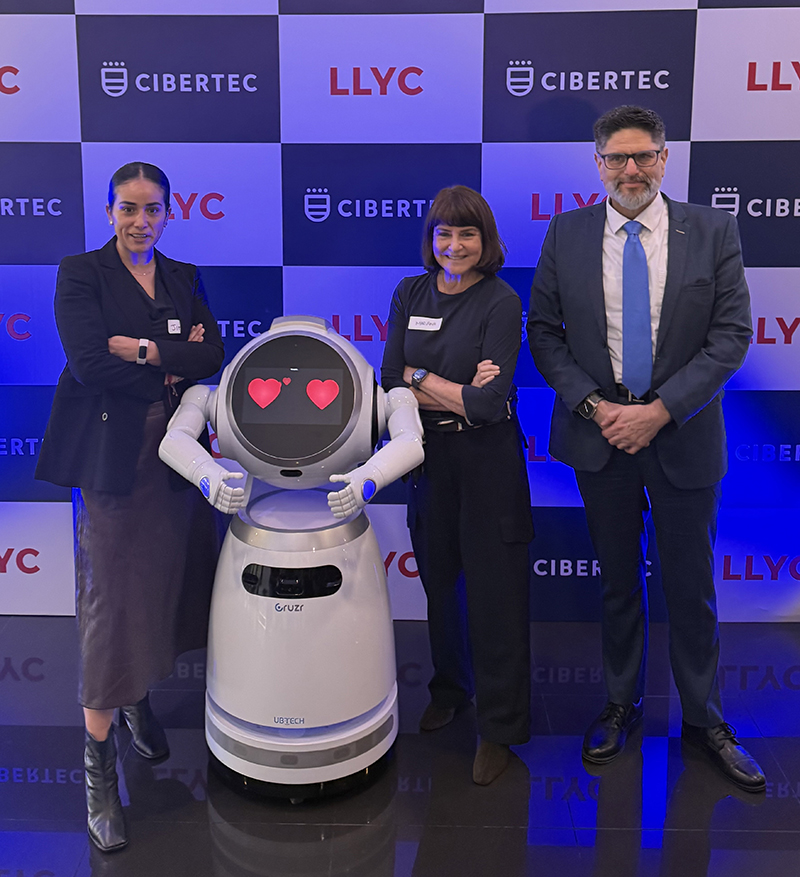 Mariana Rodriguez en evento CIBERTEC